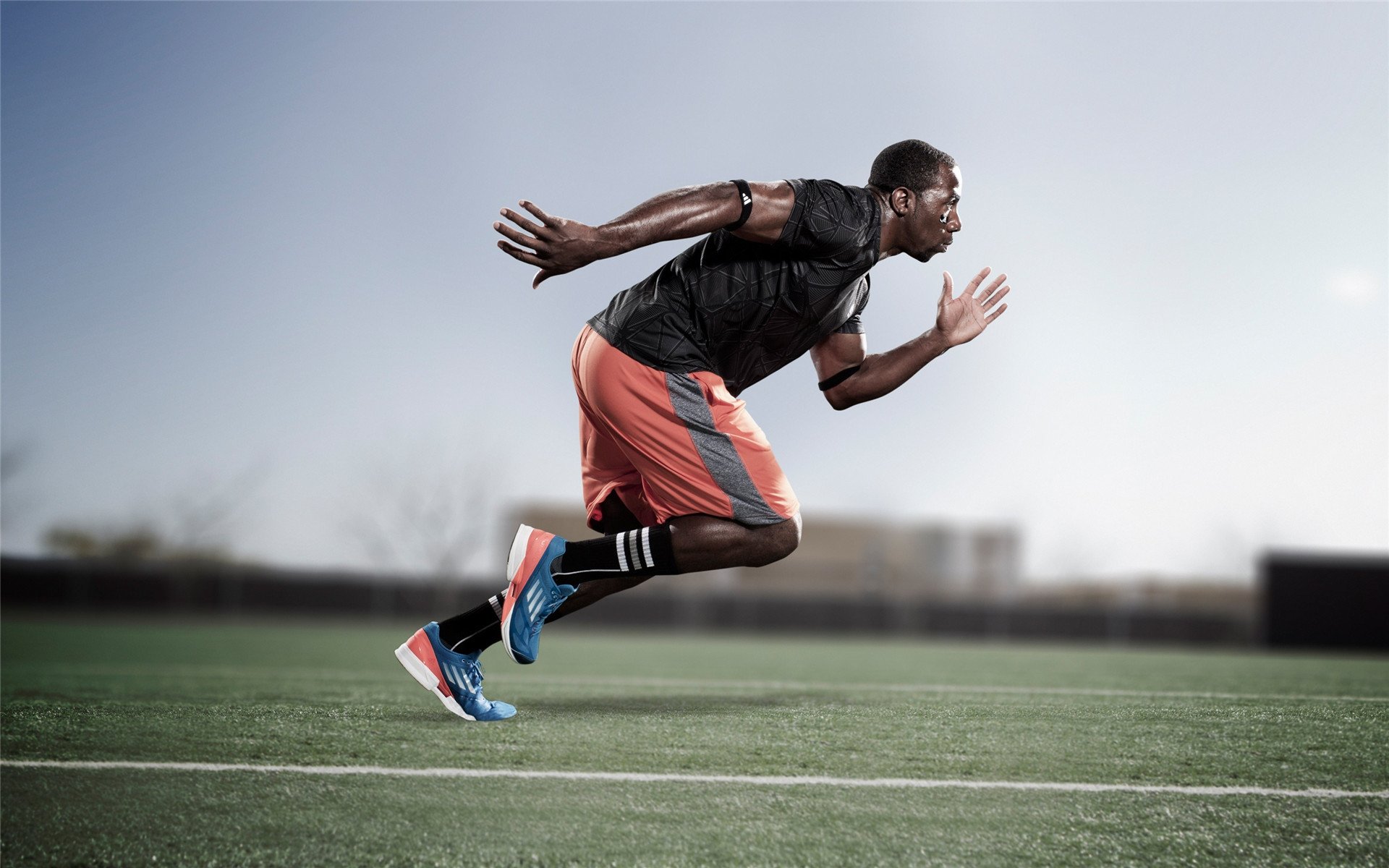 青少足球学校与国际足球培训机构合作蓬勃发展，青少年足球训练营招生